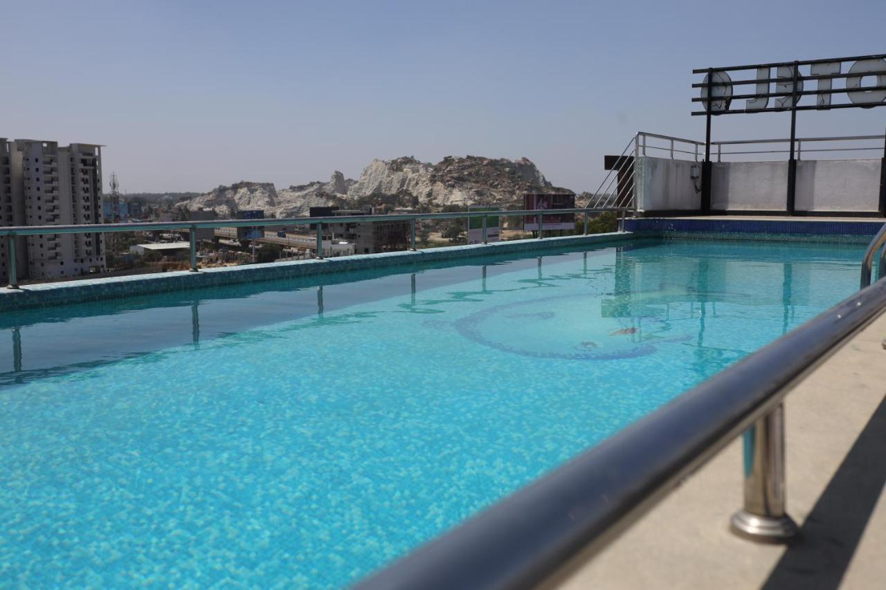 Npg Hotel Bangalore Just 10 Mins Drive From The Kempegowda International Airport Eksteriør bilde
